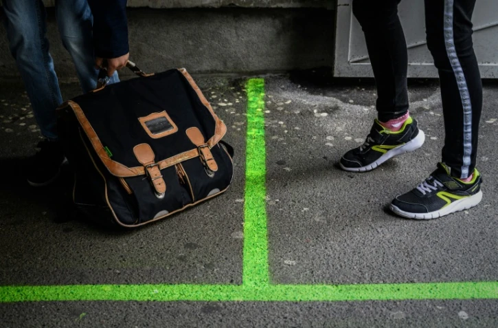 Les enfants de maternelle et primaire reprendront lundi le chemin de l'école, première étape vers la levée encore conditionnelle des restrictions face à l'épidémie de Covid-19