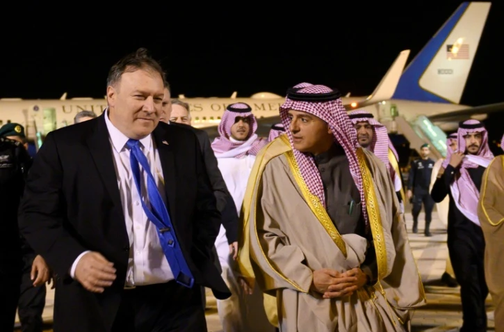 Le secrétaire d'Etat américain Mike Pompeo accueilli à Ryad par le ministre d'Etat saoudien aux Affaires étrangères Adel al-Jubeir, le 13 janvier 2019