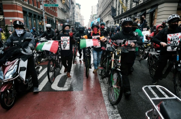 Manifestation de livreurs new-yorkais, surnommés "deliveristas", pour demander de meileures conditions de travail, le 21 avril 2021 à New York