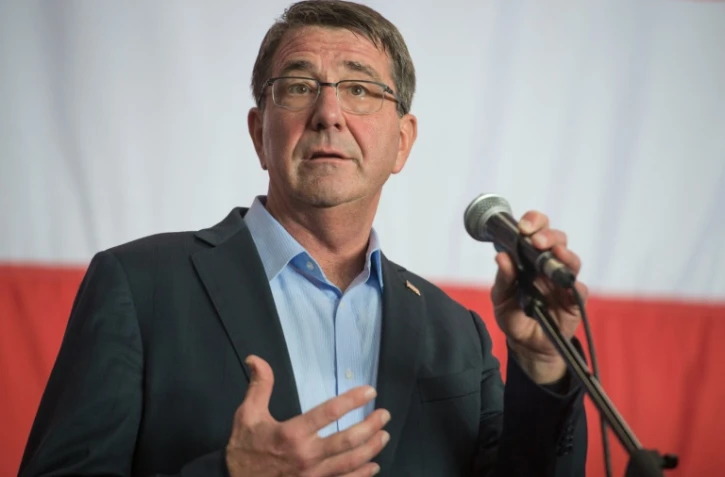 Le secrétaire américain à la Défense Ashton Carter à bord de l'USS Théodore Roosevelt le 5 novembre 2015