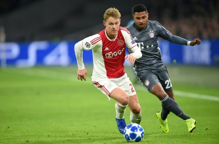 Le milieu néerlandais de l'Ajax Frenkie de Jong (g), lors d'un match de Ligue des champions face au Bayern Munich, à Amsterdam, le 12 décembre 2018