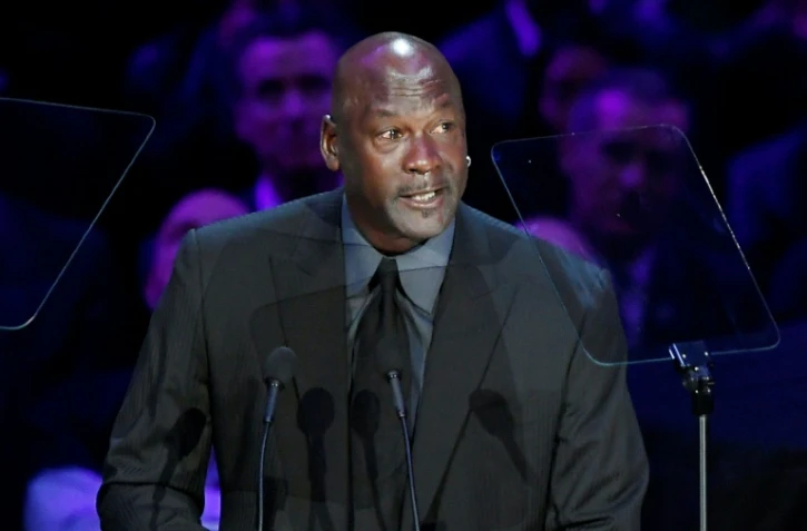 Michael Jordan n'a pu s'empêcher de verser quelques larmes en rendant hommage à Kobe Bryant et à sa fille, tragiquement décédés le 26 janvier, le 24 février au Staples Center de Los Angeles