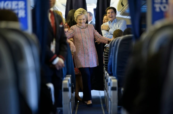 Hillary Clinton embarque dans son avion de campagne, le 156 septembre Ă New-York