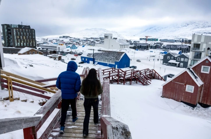 Des habitants de Nuuk, le 7 mars 2025 au Groenland