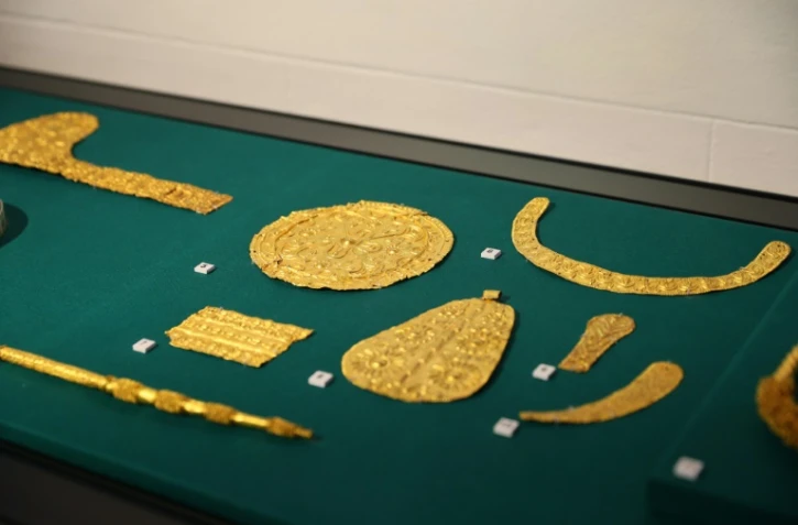 Des objets royaux, prêtés pour trois ans par le British Museum et le Victoria and Albert Museum (V&A), exposés au musée du palais de Manhyia, le 1er mai 2024 à Kuma, au Ghana