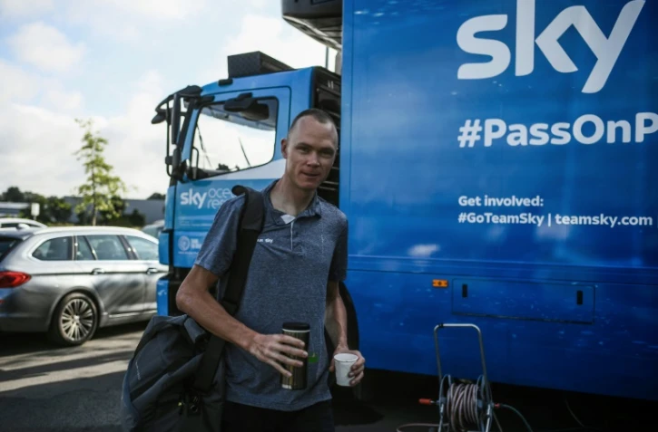 Le Britannique Chris Froome devant le bus de son équipe , le 4 juillet 2018 à Saint-Mars-la-Réorthe en Vendée