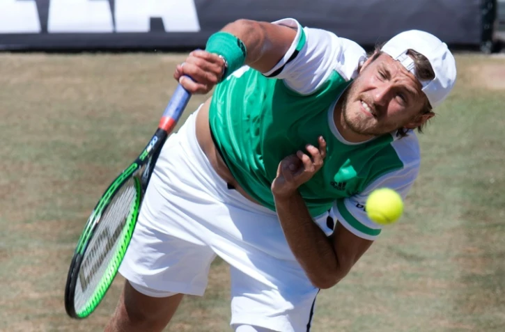 Le Français Lucas Pouille face à l'Espagnol Feliciano Lopez en finale du tournoi de Stuttgart, le 18 juin 2018