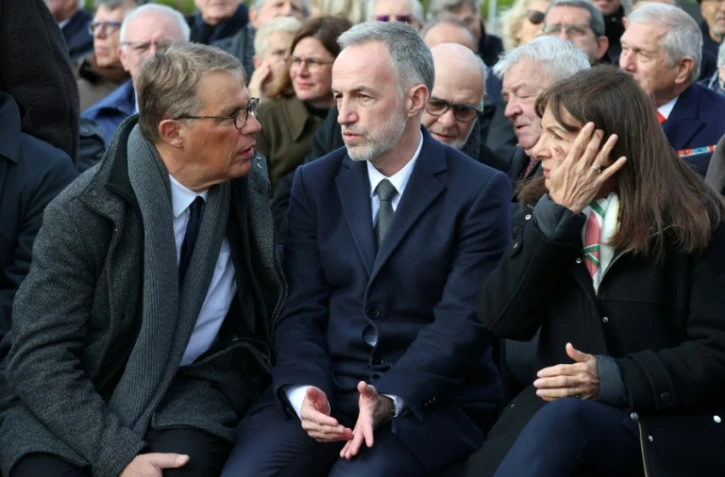 L'ex-premier adjoint à la maire de Paris Patrick Bloche, le maire de Paris Emmanuel Grégoire et l'ancienne maire de Paris Anne Hidalgo assistent à un hommage national à l'ancien Premier ministre français Lionel Jospin, à Paris, le 26 mars 2026