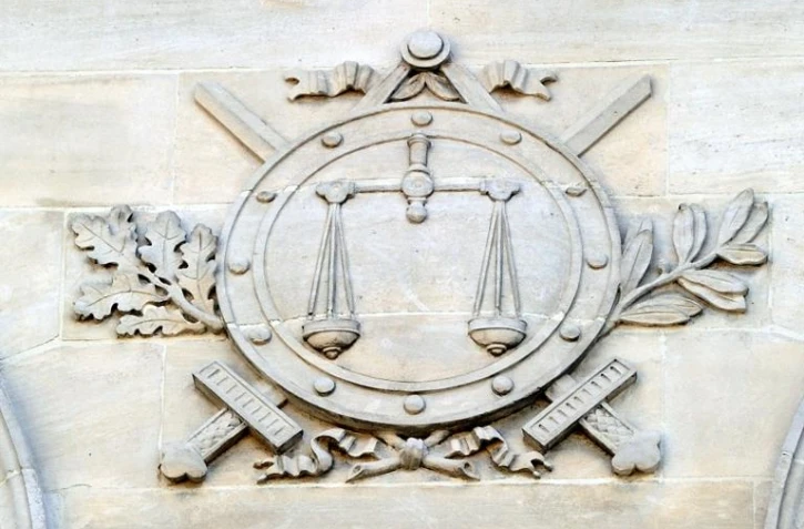 Coupables mais libres: 23 ans après le casse d'une banque à Paris, deux anciens grands braqueurs, dont les ADN ont été extraits de mégots trouvés au pied des coffres, ont été condamnés vendredi à 5 ans de prison, entièrement assortis du sursis