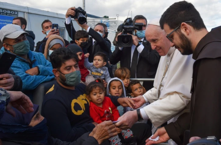 Le pape François visite le Centre d'accueil et d'identification (RIC) de Mytilène, sur l'île de Lesbos, en Grèce, le 5 décembre 2021