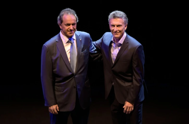 Michel Scioli et Mauricio Macri, candidats à la présidence de l'Argentine, le 15 novembre 2015 à Buenos Aires