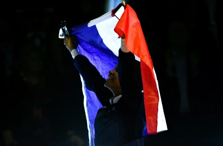 Allison Pineau fête la victoire de son équipe au Championnat mondial de hand dames, le 17 décembre 2017 à Hambourg, en Allemagne