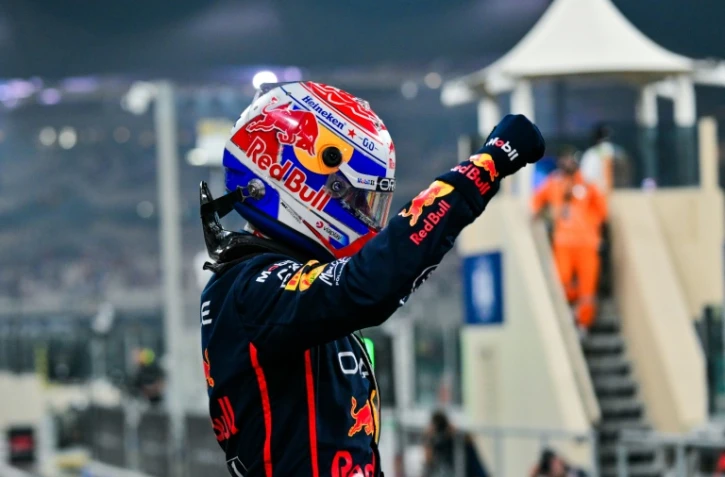Le pilote de Formule 1 néerlandais Max Verstappen (Red Bull) après avoir réalisé la pole-position lors du Grand Prix d'Abou Dhabi, dernière épreuve de la saison, sur le circuit de Yas Marina le 6 décembre 2025.
