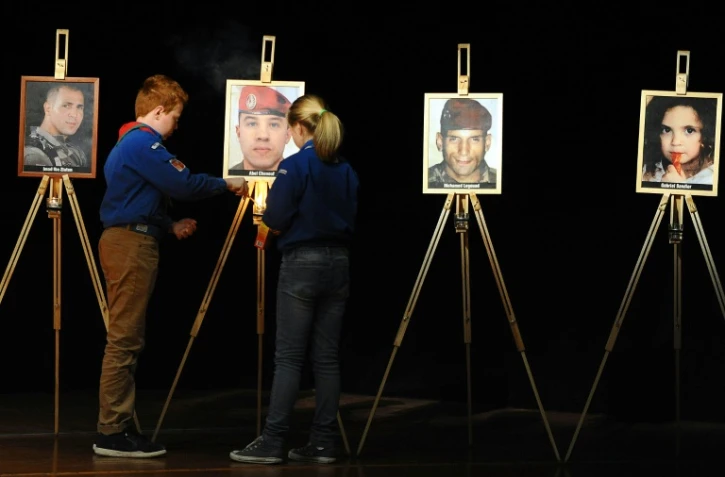Les portraits de quatre victimes de Mohamed Merah sont disposés lors d'une cérémonie d'hommage, le 19 mars 2012 à Toulouse