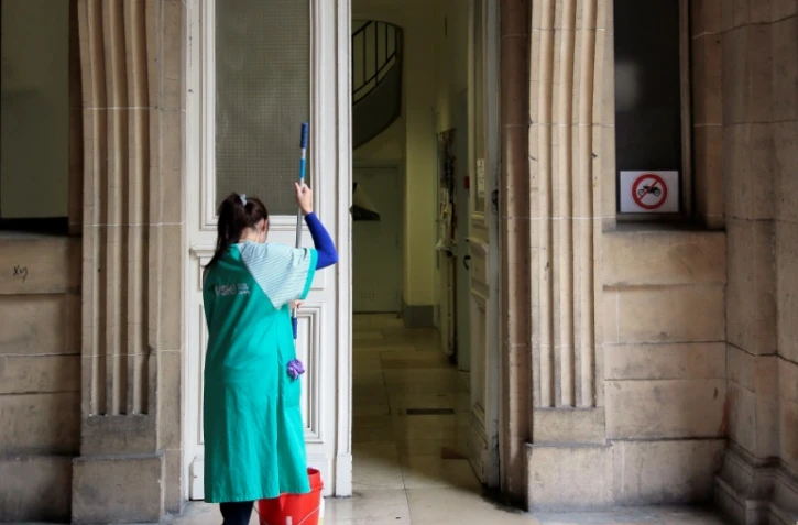 Le Haut conseil à l'Egalité souhaite compter les produits ménagers parmi les "agents chimiques dangereux" et prendre en compte les horaires atypiques