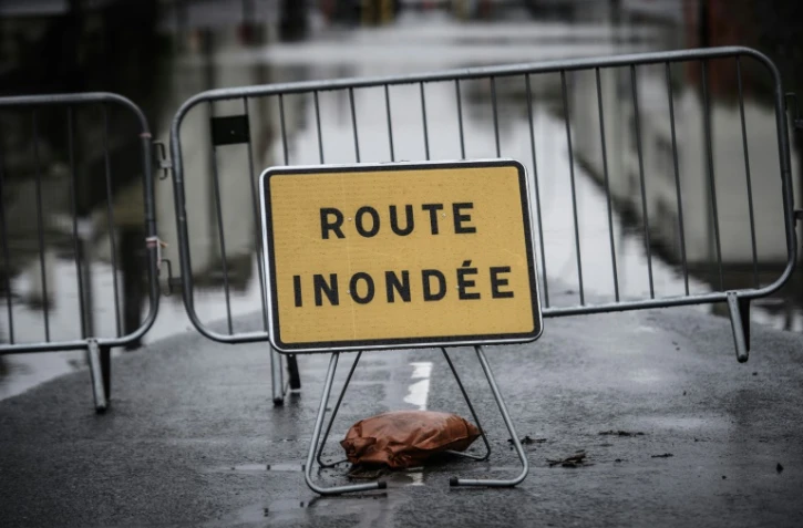 Une rue inondée à Villeneuve-Saint-Georges le 25 janvier 2018