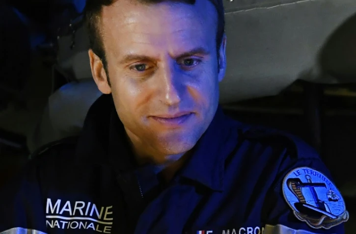 Le président Emmanuel Macron visite le sous-marin Le Terrible en mer le 4 juillet 2017