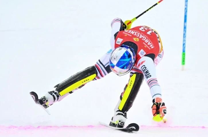 Alexis Pinturault franchit la ligne d'arrivée de la 2e manche du slalom de Flachau en Autriche le 17 janvier 2021