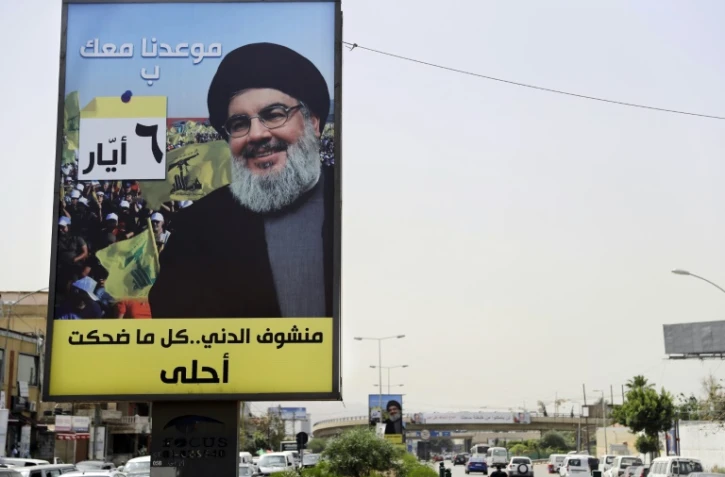 Un portrait du chef du mouvement chiite Hezbollah, dans le cadre de la campagne des législatives, le 4 mai 2018 dans la banlieue sud de Beyrouth
