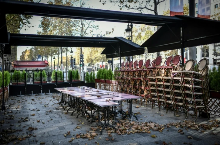 Un restaurant des Champs-Elysées fermé pour cause de confinement le 12 novembre 2020