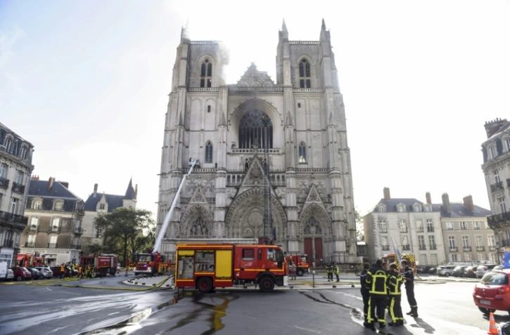 Intervention des pompiers le 18 juillet 2020 dans la cathédrale de Nantes pour circonscrire un incendie