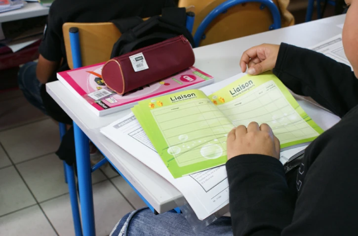 Jeudi 19 août 2010 - Distribution de cahiers de textes aux écoles primaires de l'Entre-Deux (Photo DR)