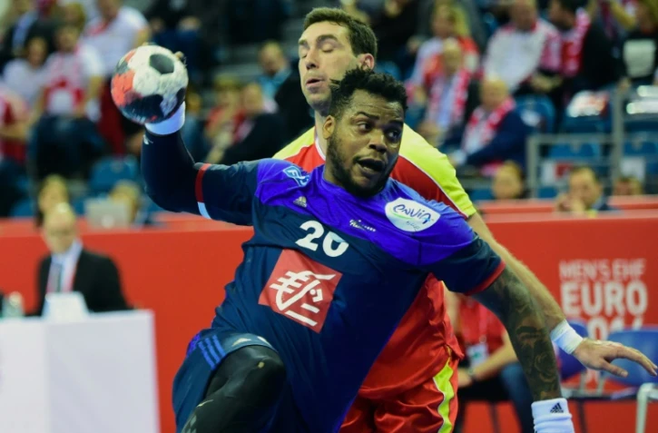 Le pivot Cédric Sorhaindo s'arrache pour inscrire un but avec les Bleus contre la Macédoine à l'Euro, le 15 janvier 2016 à la Tauron Arena de Cracovie