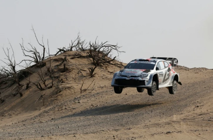 La Toyota du Français Sébastien Ogier, lors du Rallye d'Arabie saoudite, le 27 novembre 2025 à Jeddah