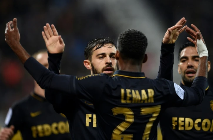 Le milieu de terrain de Monaco Bernardo Silva fête un but avec ses coéquipiers, à Nancy le 6 mai 2017