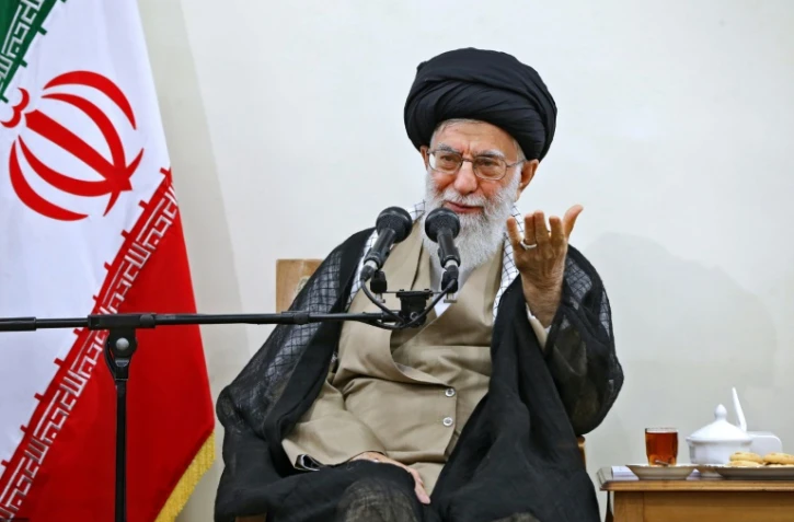 Photo d'archives remise par le bureau du guide suprême iranien montrant l'ayatollah Ali Khamenei le 21 septembre 2017 à Téhéran