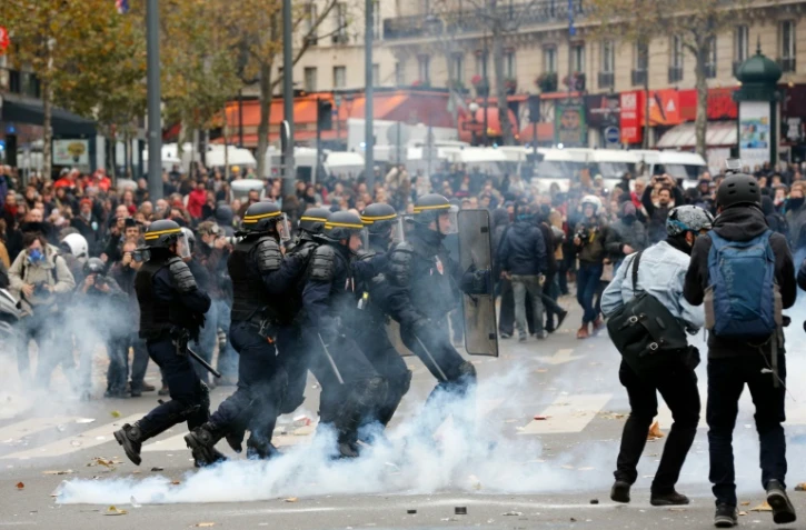Affrontement entre manifestants contre le réchauffement climatique et la police le 29 novembre 2015 à Paris