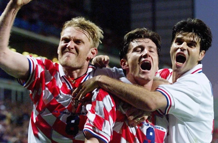 Les Croates Robert Prosinecki, Davor Suker et Aljosa Asanovic (g à d) lors des phases de poules du Mondial 1998, face aux Jamaïquains, à Lens, le 14 juin