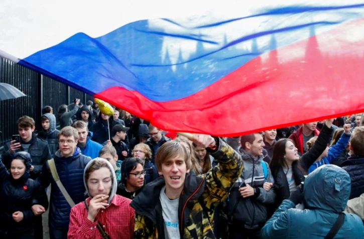 Des partisans de l'opposant Alexeï Navalny, actuellement en prison, manifestent à Moscou le jour des 65 ans du président Vladimir Poutine, le 7 octobre 2017