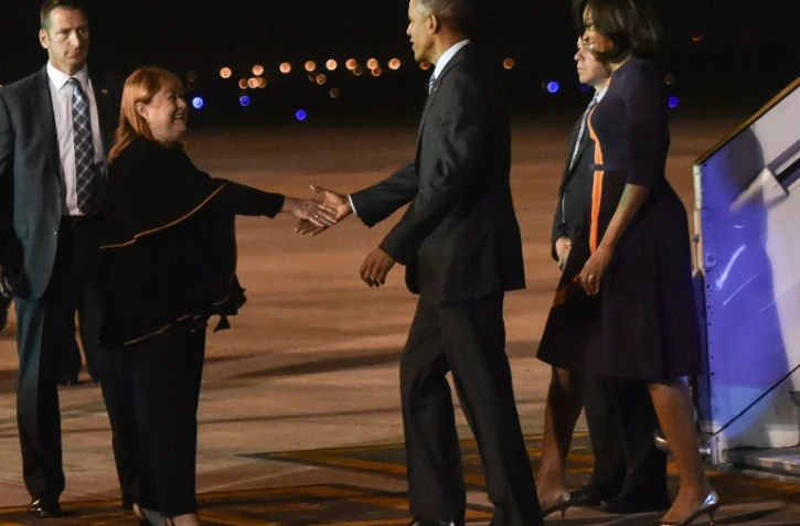 Barack Obama et sa femme Michelle accueillis par la ministre argentine des Affaires étrangères Susana Malcorra à leur arrivée le 22 mars 2016 à Buenos Aires  