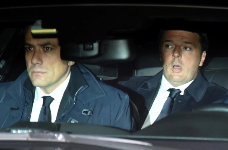 Arrivée du chef du gouvernement italien Matteo Renzi (d) au palais présidentiel, le 5 décembre 2016 à Rome