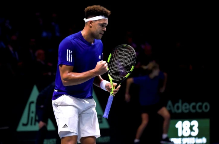 Le Français Jo-Wilfried Tsonga lors de son match victorieux face au Belge Steve Darcis en finale de Coupe Davis, le 24 novembre 2017 au Stade Pierre Mauroy à Villeneuve-d'Ascq