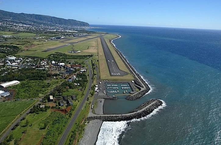 Aéroport de Gillot photo archive