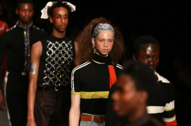 Des mannequins portent des créations de Wales Bonner lors des collections automne-hiver 2016 de prêt-à -porter masculin, le 8 janvier 2016 à Londres