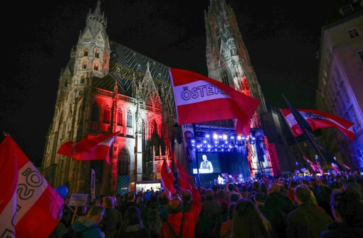 Le chef de file du Parti de la Liberté (extrême droite), Herbert Kickl, s'exprime lors d'un rassemblement électoral sur la Stephansplatz à Vienne, en Autriche, le 27 septembre 2024