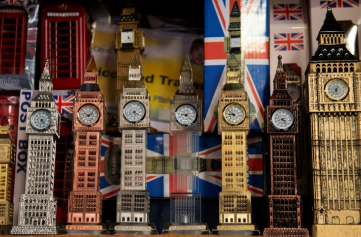 Une réplique de Big Ben, la Tour Elisabeth du Parlement britannique, dans une boutique de souvenirs à Londres le 4 janvier 2019