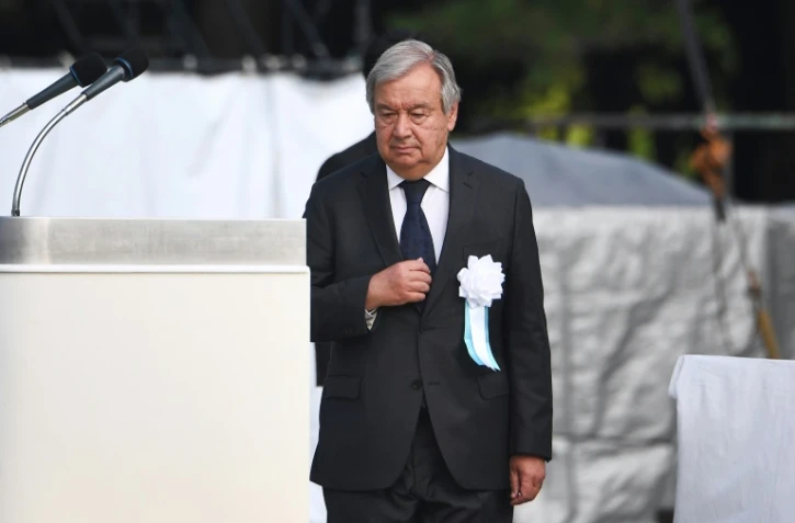 Le secrétaire général de l'ONU Antonio Guterres s'apprête à prononcer son discours, lors de la cérémonie commémorant le 77ème anniversaire du bombardement atomique américain sur le Japon, à Hiroshima le 6 août 2022