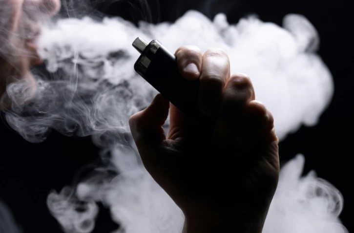 En 2022, 41,2% des 18-75 ans déclarent avoir déjà expérimenté la cigarette électronique. La prévalence du vapotage quotidien s'élève à 5,5%