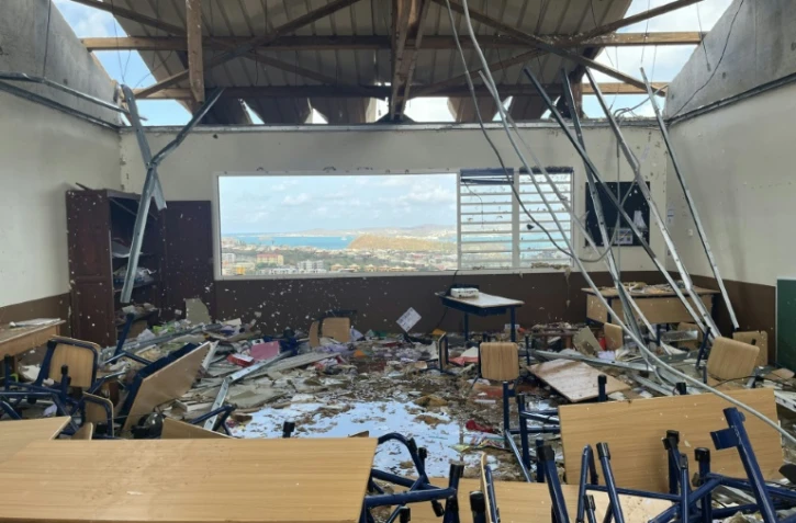 Une salle de classe de l'école primaire Cavani est détruite dans la capitale Mamoudzou après le passage du cyclone Chido sur le territoire français de Mayotte dans l'océan Indien, le 14 décembre 2024
