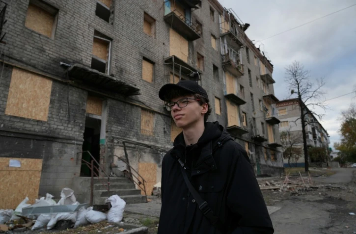 L'Ukrainien Bohdan Levchykov, 15 ans, à Balakliia dans la région de Kharkiv (est), le 13 octobre 2025