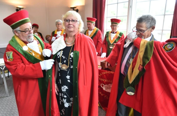 Arlette et Christian Allix jurent de se faire les ambassadeurs de la tripe, le 8 septembre 2018 à Bagnoles-de-l'Orne en France