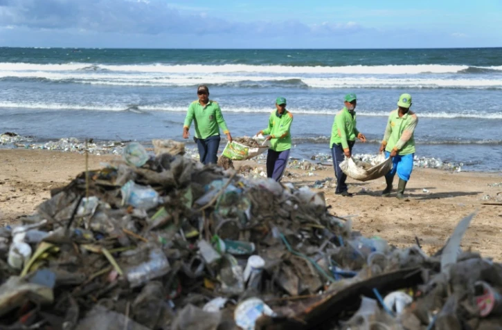 Des déchets sur une plage de Kuta Beach à Bali, e, Indonésie, le 19 décembre 2017