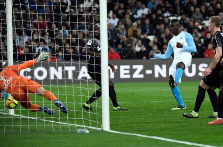 L'attaquand de Marseille Mario Balotelli (2d) buteur lors de la victoire 2-0 à domicile face à Amiens le 16 février 2019