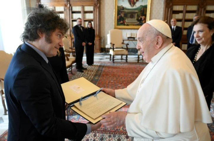 Le pape François et le président argentin Javier Milei lors d'une audience privée au Vatican, le 12 février 2024