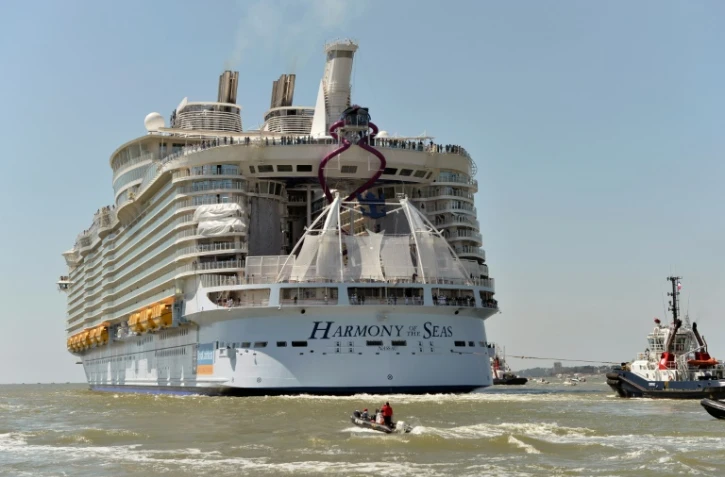 Le paquebot Harmony of the seas, le plus gros navire de croisière au monde, quitte son berceau de Saint-Nazaire, le 15 mai 2016