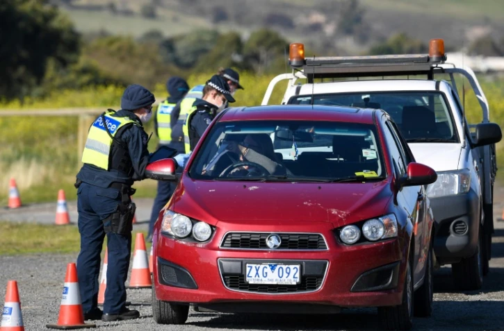 La police procède à des contrôles aux alentours de Melbourne le 9 juillet 2020, premier jour de reconfinement dans la métropole australienne de 5 millions d'habitants.